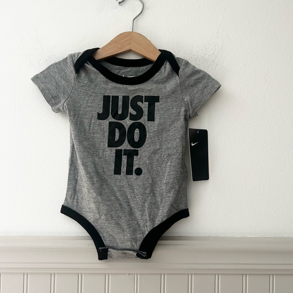 ⭐️ NEW Nike Gray and Black 9 Months Baby Just Do It Bodysuit